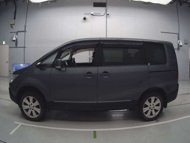 MITSUBISHI DELICA D5 2013