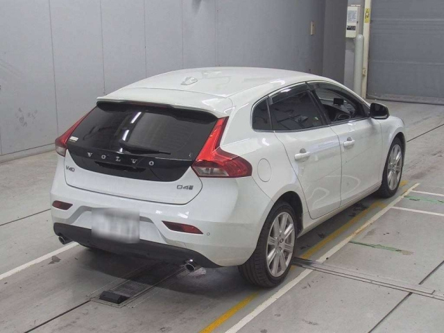 VOLVO V40 2018