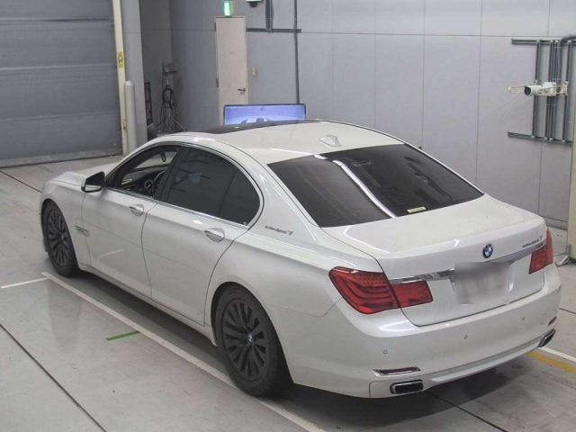 BMW 7 SERIES 2011
