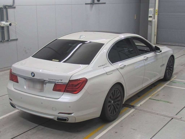 BMW 7 SERIES 2011