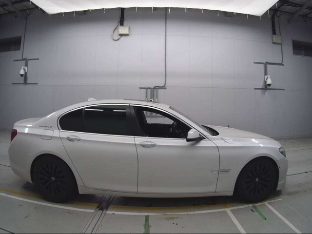 BMW 7 SERIES 2011