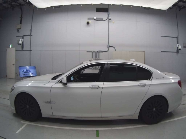 BMW 7 SERIES 2011