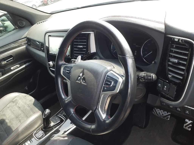 MITSUBISHI OUTLANDER PHEV 2020