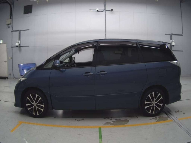 TOYOTA ESTIMA 2013