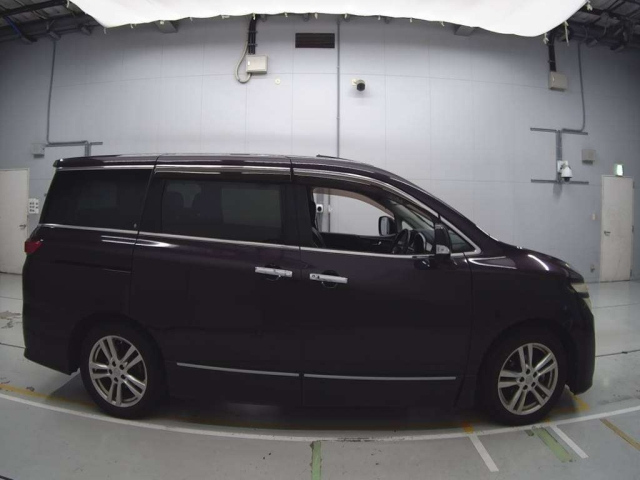 NISSAN ELGRAND 2011