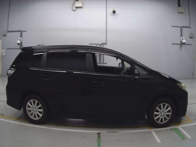 TOYOTA WISH 2014