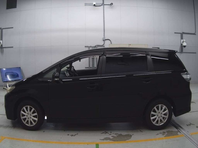 TOYOTA WISH 2014