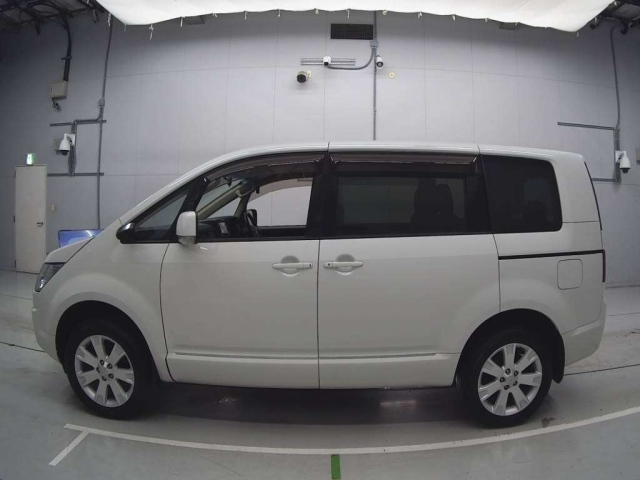 MITSUBISHI DELICA D5 2019