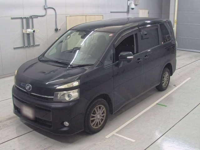 TOYOTA VOXY 2010