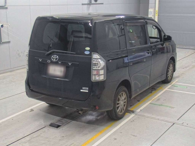 TOYOTA VOXY 2010