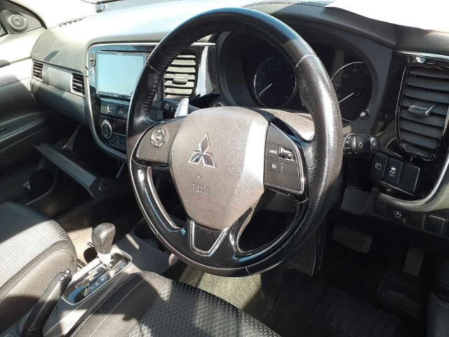 MITSUBISHI OUTLANDER 2016