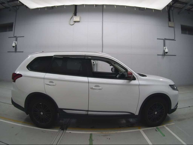 MITSUBISHI OUTLANDER 2016