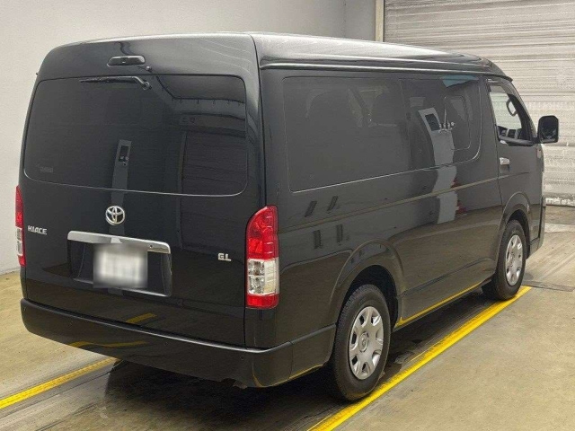 TOYOTA HIACE 2022