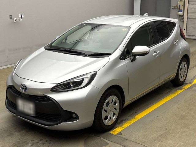TOYOTA AQUA 2021