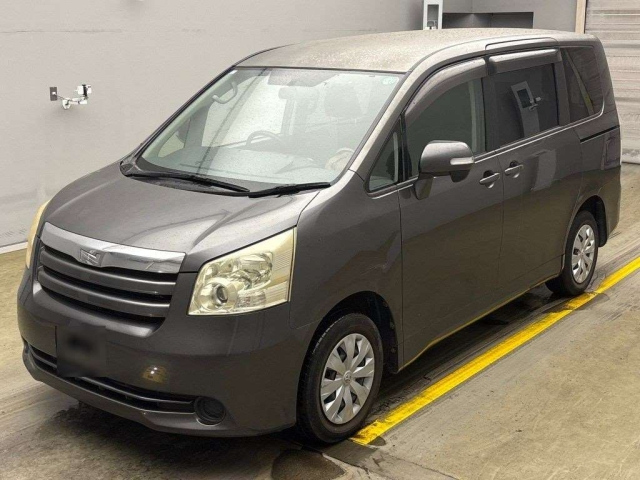 TOYOTA NOAH 2008
