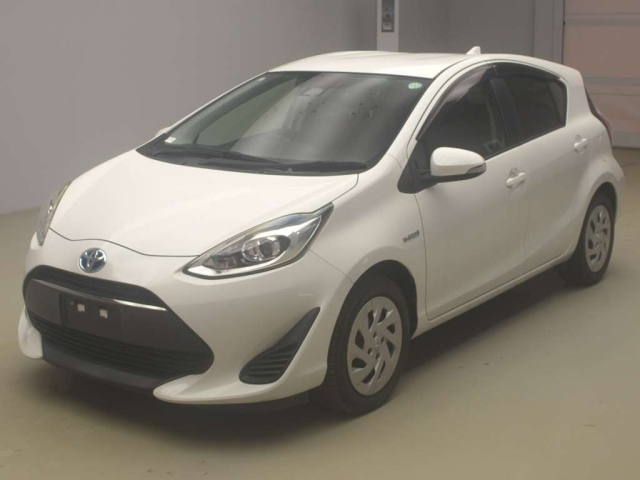 TOYOTA AQUA 2017