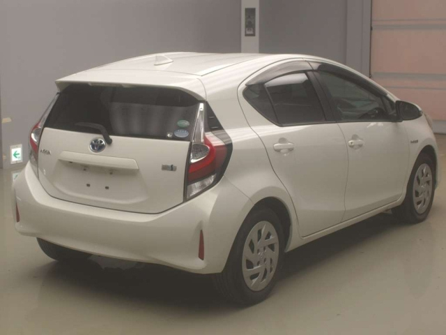 TOYOTA AQUA 2017