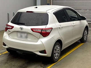 TOYOTA VITZ 2017