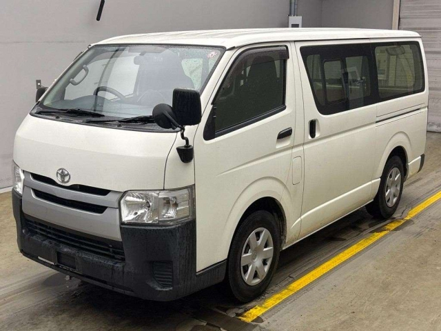 TOYOTA HIACE VAN 2016