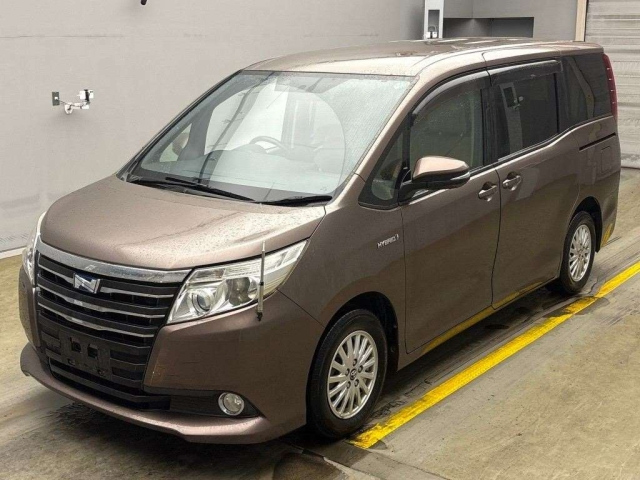 TOYOTA NOAH 2014