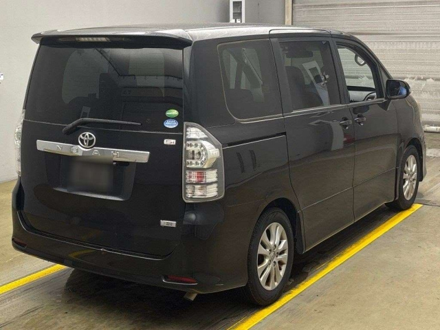 TOYOTA NOAH 2012