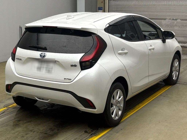 TOYOTA AQUA 2023