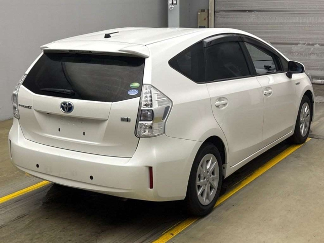 TOYOTA PRIUS ALPHA 2013