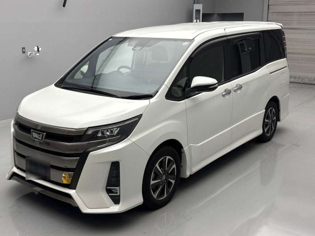 TOYOTA NOAH 2018