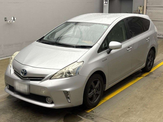 TOYOTA PRIUS ALPHA 2013