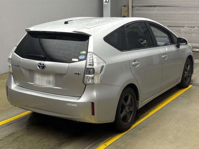 TOYOTA PRIUS ALPHA 2013