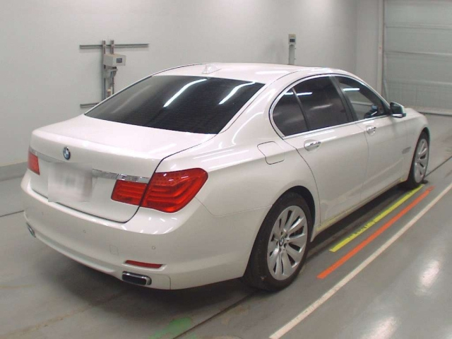 BMW 7 SERIES 2011