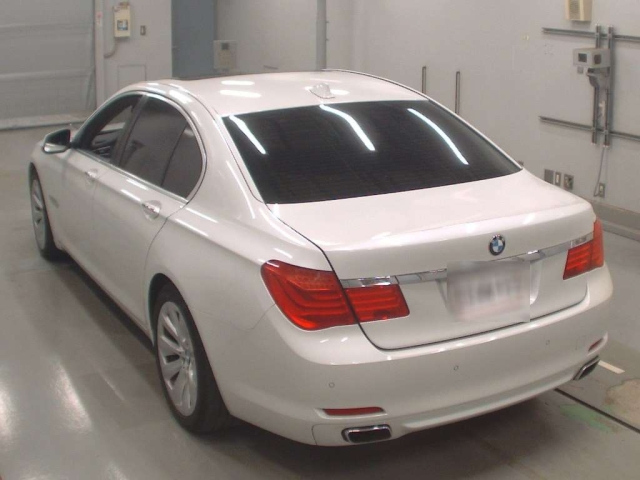 BMW 7 SERIES 2011