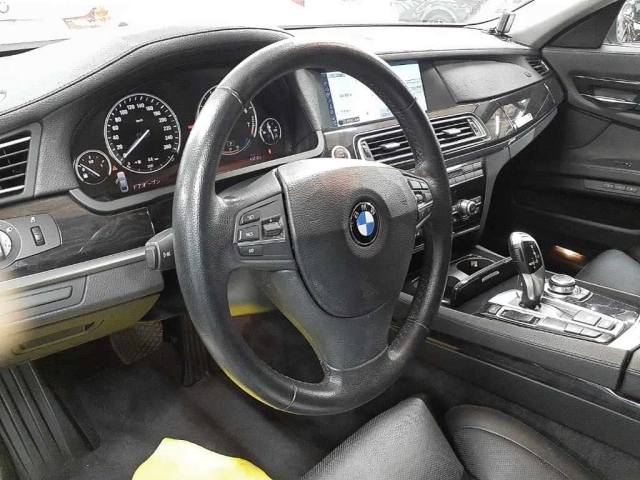 BMW 7 SERIES 2011