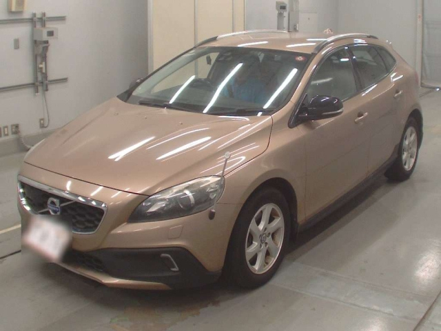 VOLVO V40 2014