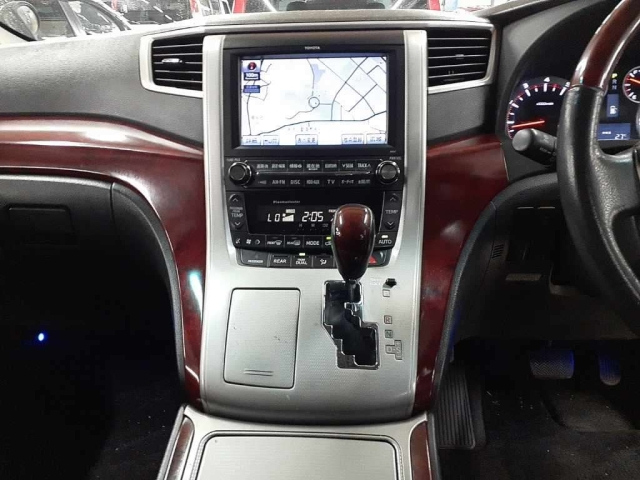 TOYOTA VELLFIRE 2009