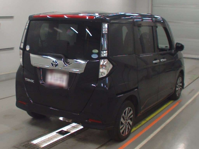 TOYOTA TANK 2017
