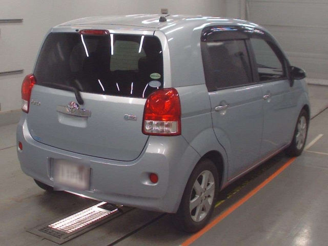 TOYOTA PORTE 2013