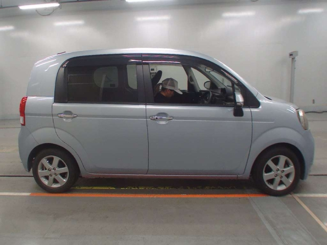 TOYOTA PORTE 2013