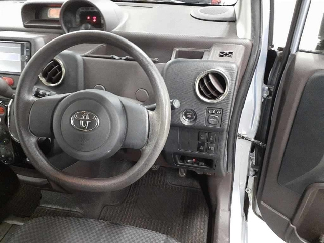 TOYOTA PORTE 2013