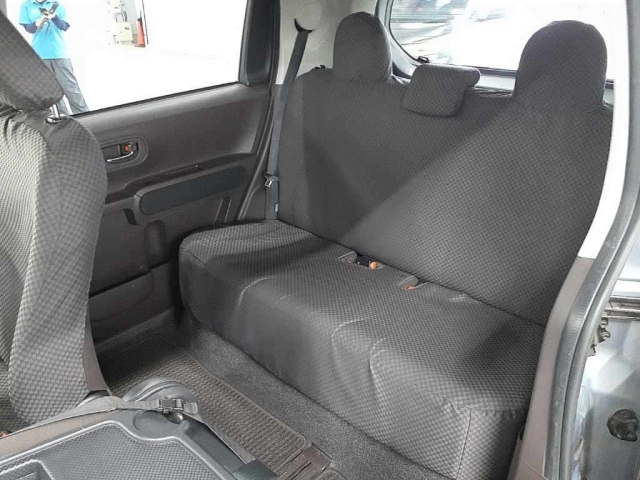 TOYOTA PORTE 2013