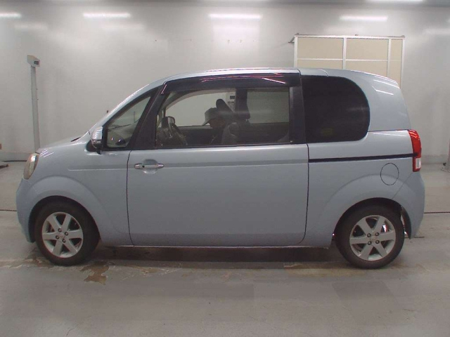 TOYOTA PORTE 2013