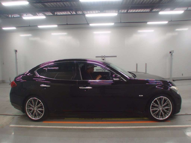 NISSAN FUGA 2011