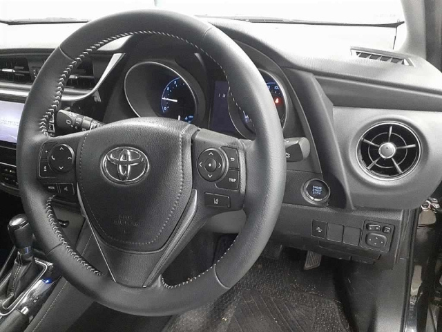 TOYOTA AURIS 2018