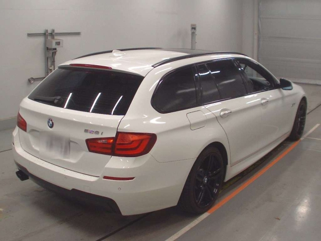 BMW 5 SERIES 2011