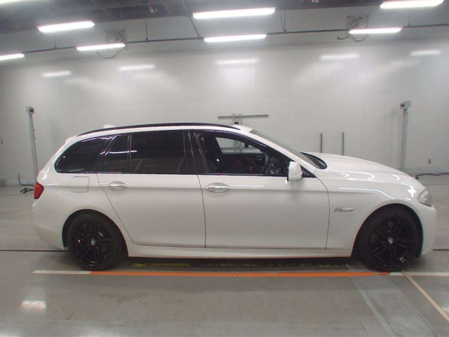 BMW 5 SERIES 2011