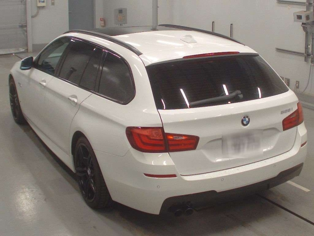 BMW 5 SERIES 2011