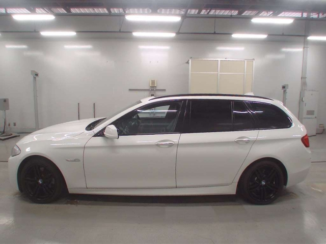 BMW 5 SERIES 2011