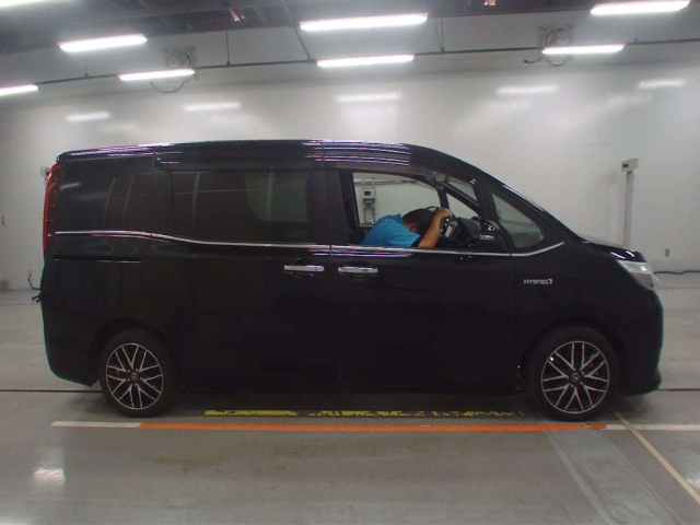 TOYOTA ESQUIRE 2015