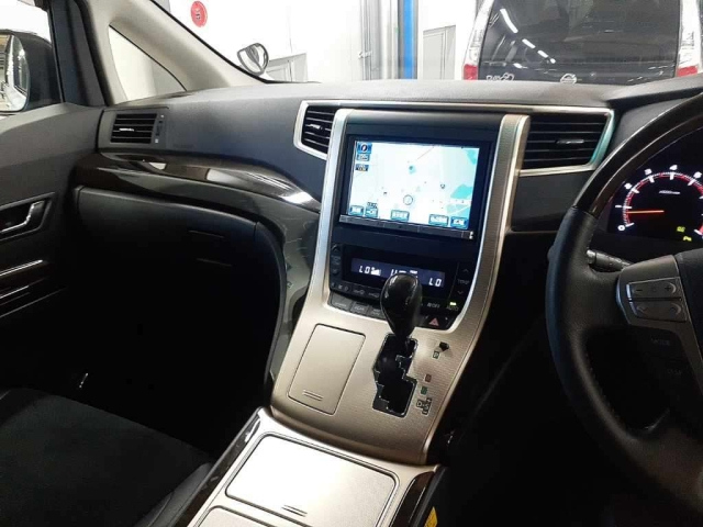 TOYOTA VELLFIRE 2013