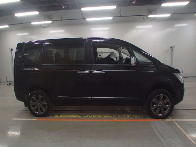 MITSUBISHI DELICA D5 2018